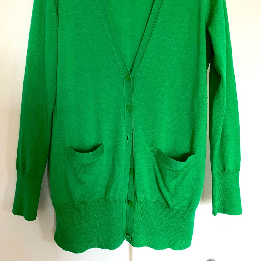 Long sleeve V-neck cardigan.
